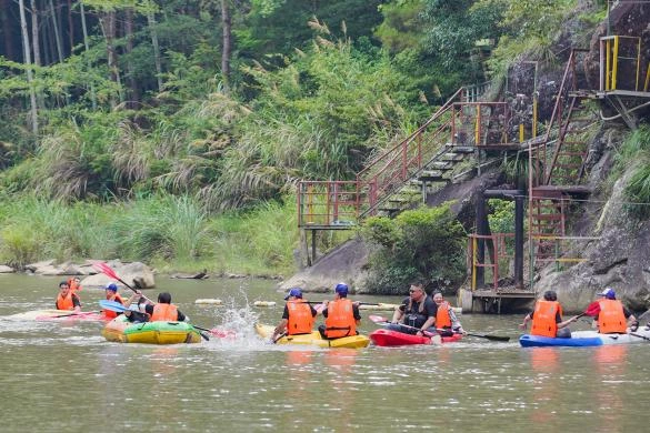 Ride Out the Storm and Fight to the End - BRIDGOLD Organized Outdoor Development Activity at Wencheng County